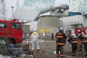 экстренные мероприятия на территории АЭС Фукусима-1