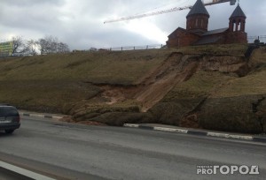 оползень близ спуска у Метромоста в Нижнем Новгороде