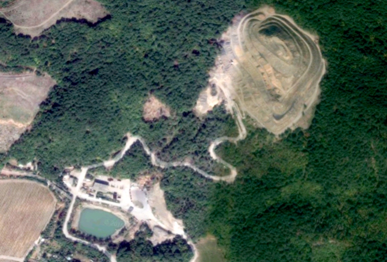Спутниковый снимок территории полигона ТБО близ поселка Гаспра, Ялта, Крым