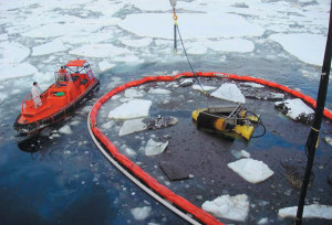 Испытание прототипа скиммера для сбора нефти в ледовых условиях